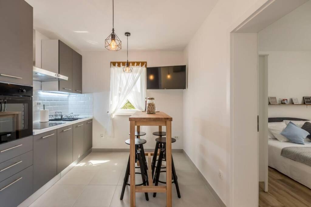 Apartment By Joe Трогир Экстерьер фото